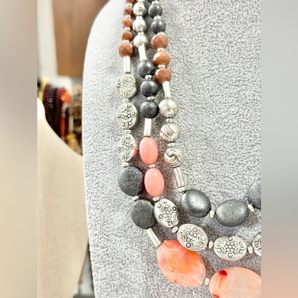 Ruby Rd. Tress Strand Sliver Tone Acrylic Gray And Rosey Colored Beaded Necklace - Picture 2 of 4